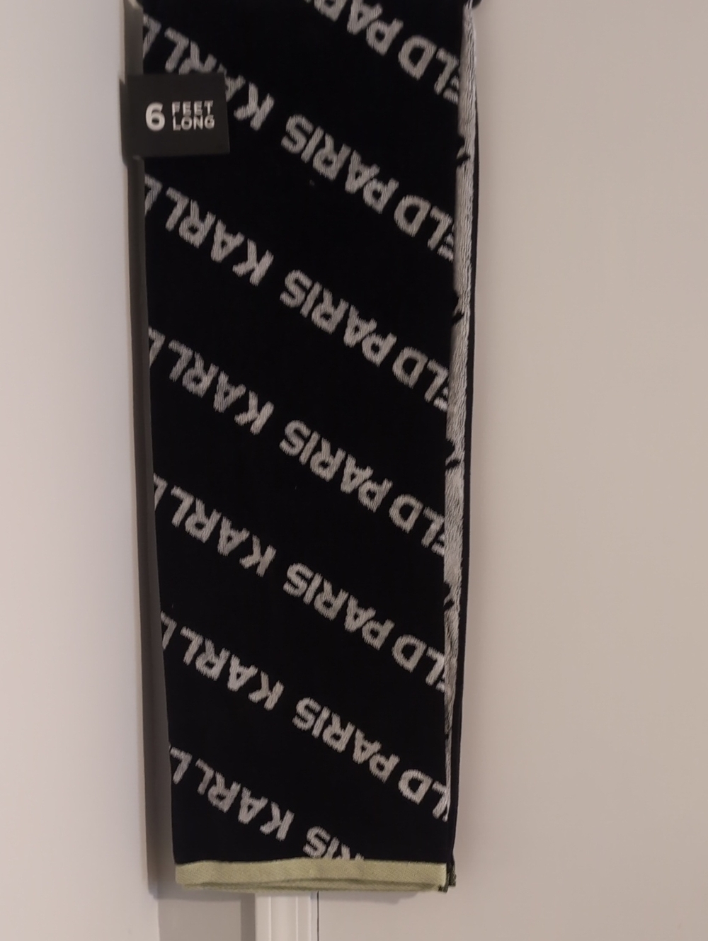 Beach Towel 6 Ft Karl Lagerfeld New - Picture 3 of 4